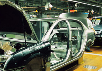 Fahrzeug in der Montage einer Automobilfabrik